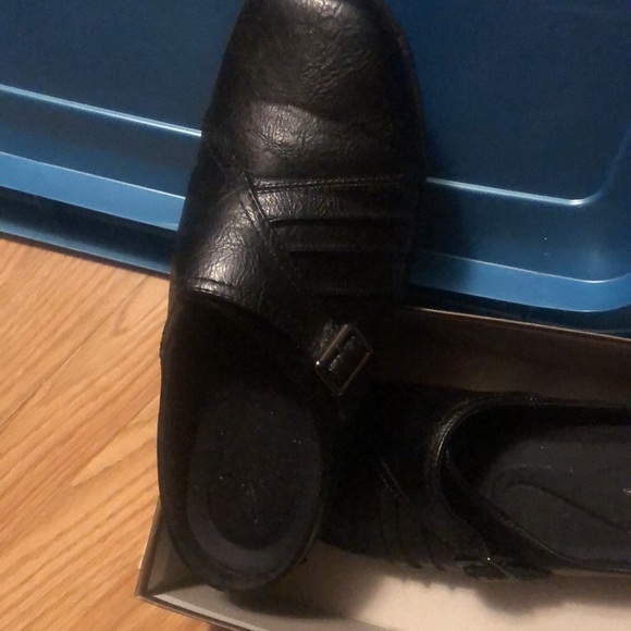 Mules/Clogs - Picture 2 of 2